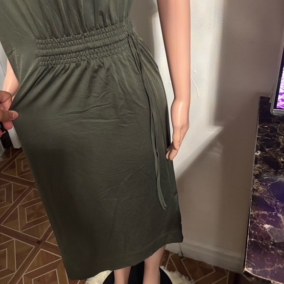 NWT BADGLEY MISCHKA Women’s Olive Midi Dress - Picture 8 of 14